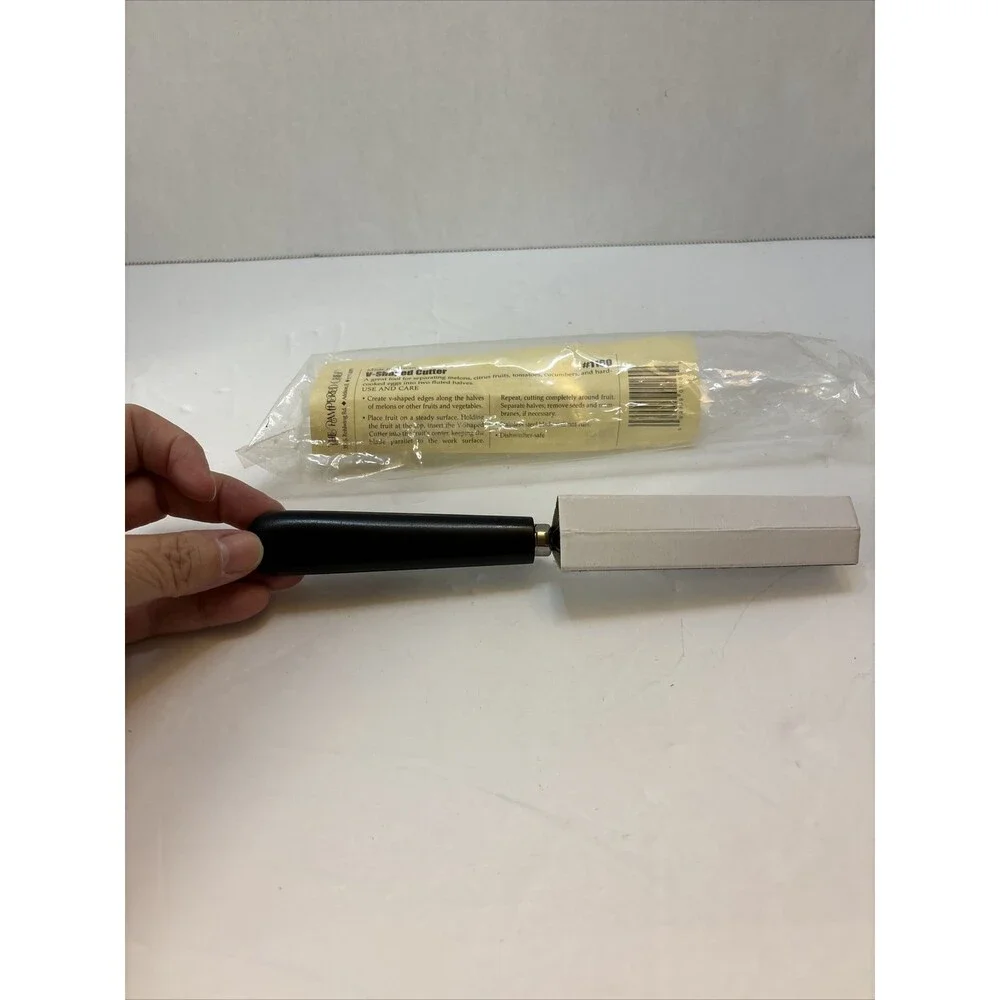 Pampered Chef V-Shaped Cutter #1160 NEW Fruits Vegetables Stainless Blade Knife